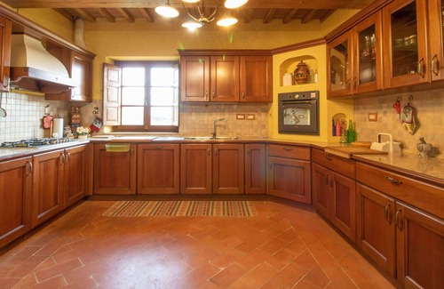 Umbertide Villa | Stunning private villa for 10 people with WIFI, TV, balcony and pets allowed
