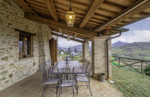 Umbertide Villa | Stunning private villa for 10 people with WIFI, TV, balcony and pets allowed