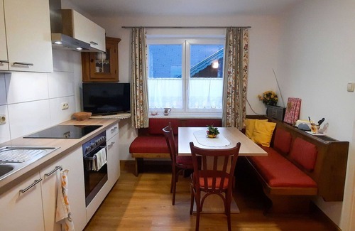 Oberwang House | Stunning private villa for 4 guests with TV and terrace