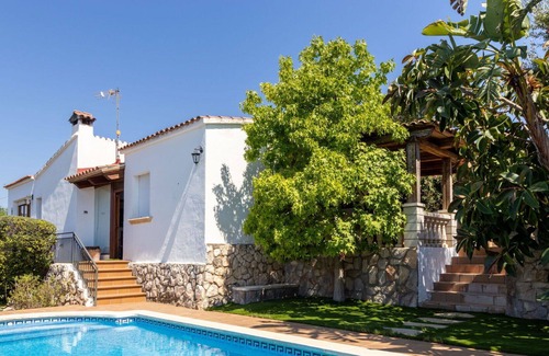El Castell de Montornes House | Stunning private villa for 8 people with WIFI, private pool, TV, patio and pets allowed