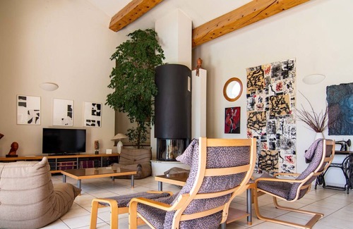 Gareoult Villa | Stunning private villa with WIFI, private pool, TV, patio, pets allowed, panoramic view and park...
