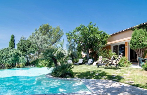 Gareoult Villa | Stunning private villa with WIFI, private pool, TV, patio, pets allowed, panoramic view and park...