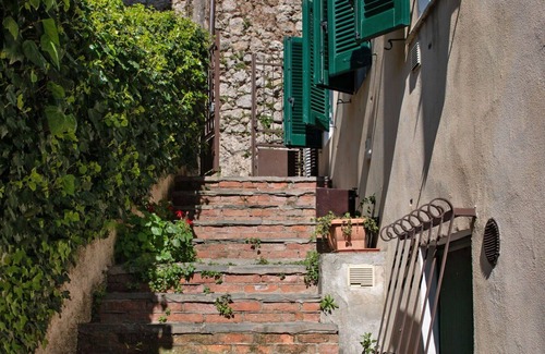 Santa Lucia House | Stunning private villa for 4 guests with TV and patio