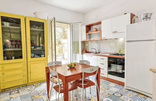 Floridia Villa | Stunning private villa for 6 guests with WIFI, A/C, private pool, TV and patio