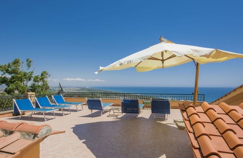 Ansedonia Villa | Stunning private villa for 11 people with WIFI, TV, terrace and pets allowed