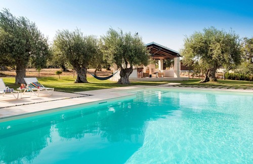 Rosolini Villa | Stunning private villa for 10 guests with A/C, private pool, WIFI, TV and patio