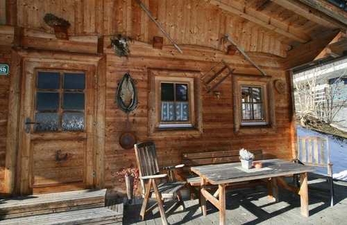 Schwendau House | Stunning private villa for 6 guests with WIFI, TV, terrace and pets allowed