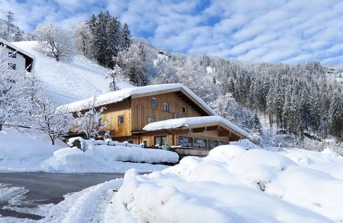 Hippach House | Stunning private villa for 20 people with WIFI, TV and terrace