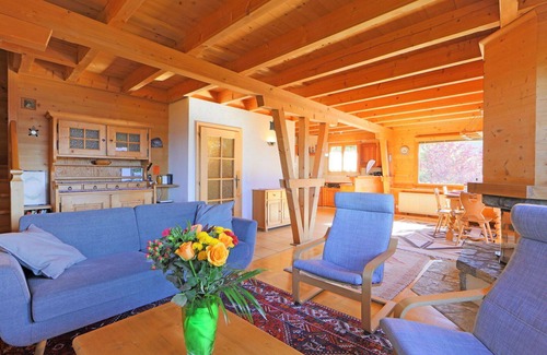 Barboleusaz House | Stunning private villa for 8 guests with WIFI, TV and terrace