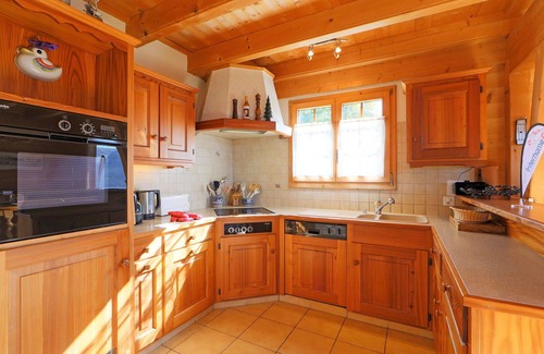 Barboleusaz House | Stunning private villa for 8 guests with WIFI, TV and terrace