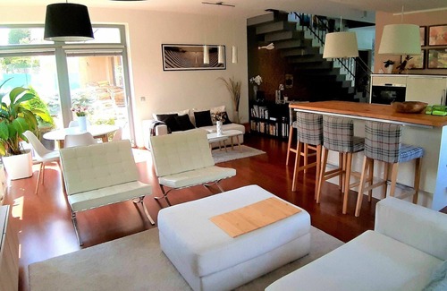 Reporyje House | Stunning private villa for 8 people with WIFI, private pool, TV and patio