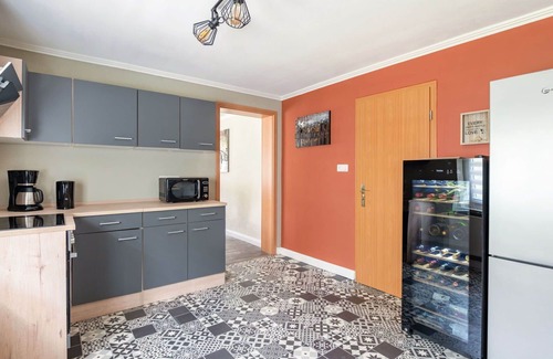 Oybin House | Stunning private villa for 10 guests with hot tub, WIFI, TV, patio and pets allowed