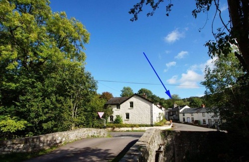 Brecon House | Stunning private villa for 4 people with hot tub, WIFI, TV, patio, pets allowed and parking