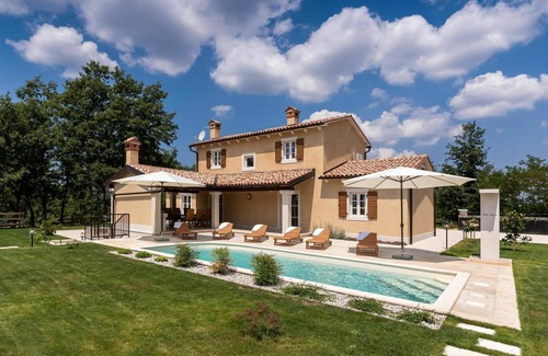 Bazgalji Villa | Stunning private villa for 6 people with private pool, A/C, WIFI, TV, terrace and pets allowed