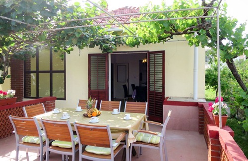 Ugljan House | Stunning private villa for 8 guests with A/C, WIFI, TV and terrace