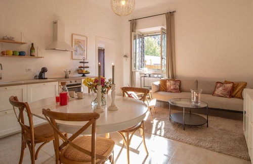 Anzio Villa | Stunning private villa for 8 guests with A/C, WIFI, TV and pets allowed