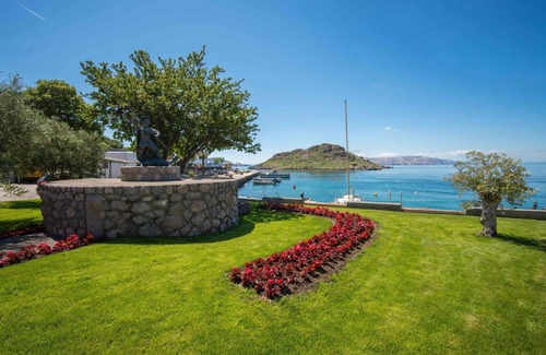Sveti Juraj House | Stunning private villa for 13 guests with WIFI, A/C, TV, terrace and pets allowed