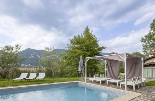 Cremignane Villa | Stunning private villa for 6 people with WIFI, private pool, A/C, TV, patio and pets allowed