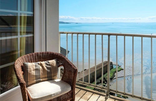 Morgat House | Stunning private villa for 4 guests with terrace and pets allowed