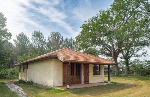 Mimizan House | Stunning private villa for 3 guests with WIFI, TV, terrace and pets allowed