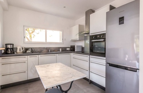 Le Mourillon Villa | Stunning private villa for 4 people with WIFI, A/C, TV and terrace