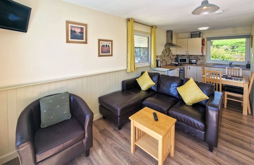Fivelanes House | Stunning private villa for 4 guests with hot tub, WIFI, TV and patio