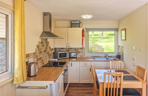 Fivelanes House | Stunning private villa for 4 guests with hot tub, WIFI, TV and patio