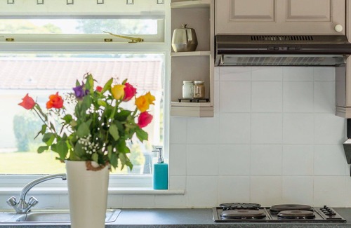 Liskeard House | Stunning private villa for 4 people with WIFI, TV and patio