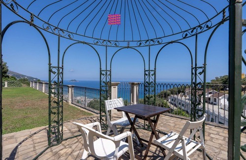 Alassio Villa | Stunning private villa for 8 people with WIFI, A/C and terrace