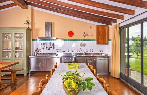 Porrena Villa | Stunning private villa with WIFI, private pool, TV, patio, pets allowed and panoramic view