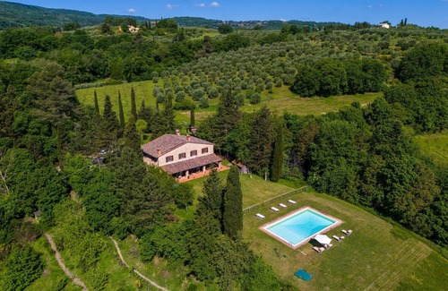 Cetona Villa | Stunning private villa for 8 guests with WIFI, private pool, TV, patio and panoramic view