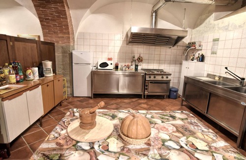 Cortona Villa | Stunning private villa for 20 guests with private pool, WIFI, A/C, TV, veranda and pets allowed