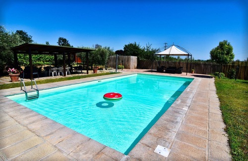 Cortona Villa | Stunning private villa for 20 guests with private pool, WIFI, A/C, TV, veranda and pets allowed