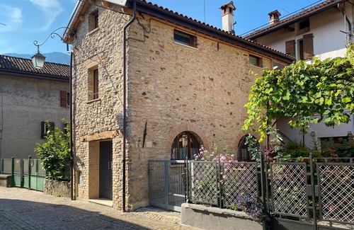 Feltre House | Stunning private villa for 4 people with WIFI, A/C and TV