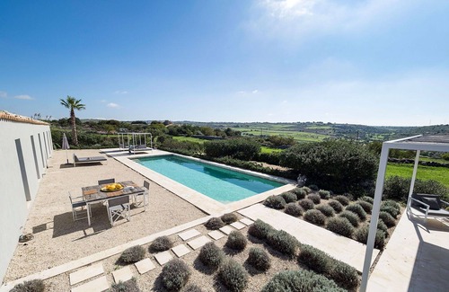 Ragusa Villa | Stunning private villa for 6 people with WIFI, A/C, private pool, TV, patio and panoramic view