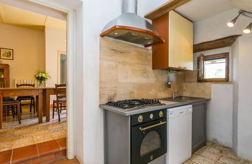 Sorano House | Stunning private villa for 22 guests with private pool, WIFI, patio and pets allowed
