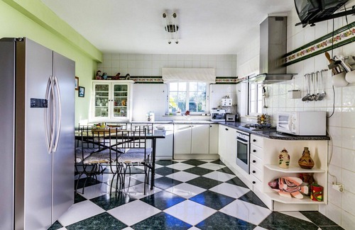 Silves House | Stunning private villa with private pool, WIFI, A/C, hot tub, TV, terrace and pets allowed