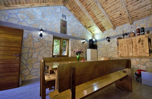 Labin House | Stunning private villa with WIFI, private pool, hot tub, A/C, TV, terrace and pets allowed