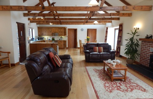 Golant House | Stunning quality barn conversion, heated swimming pool, hot tub