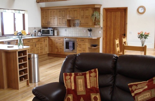 Golant House | Stunning quality barn conversion, heated swimming pool, hot tub