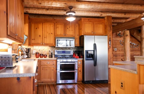 Stonehouse Cabin | Stunning! River-Front Log Cabin Near Williamsburg