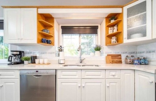 West Edmonton House | Stunning River View Home, King Bed, Golf, Firepit