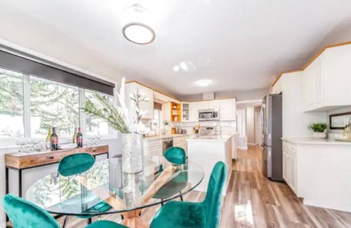 West Edmonton House | Stunning River View Home, King Bed, Golf, Firepit