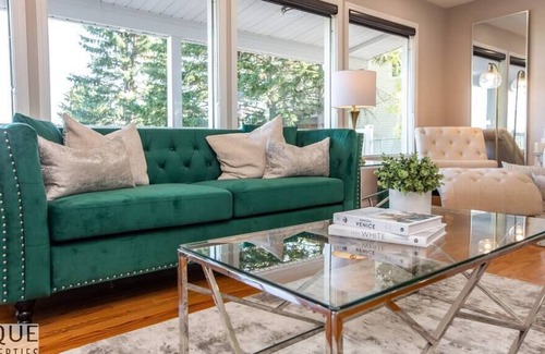 West Edmonton House | Stunning River View Home|King Bed|Golf|BBQ|Firepit