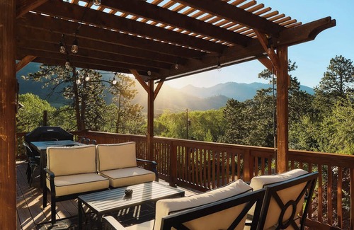 Cascade-Chipita Park Cabin | Stunning Southwest Architecture and Design