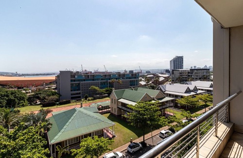 Durban Point Apartment | Stunning Sails on Point C305