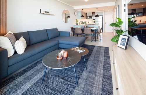 Umhlanga Ridge Apartment | Stunning Sea Views , Inverter , Steam Room