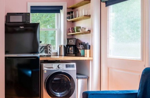 Manomet House | Stunning seaside studio, walk to beach, romantic getaway for 2