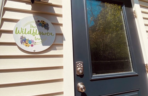 Manomet House | Stunning seaside studio, walk to beach, romantic getaway for 2