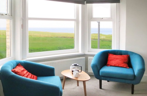 Newquay House | Stunning seaside with cinema room, sea views - ideal for friends and families